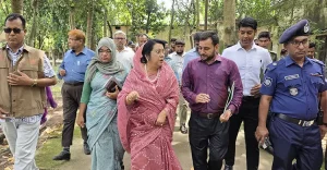 দুর্যোগ পরিস্থিতি মোকাবিলায় পর্যাপ্ত খাদ্য মজুত রাখা হচ্ছে: মন্ত্রী