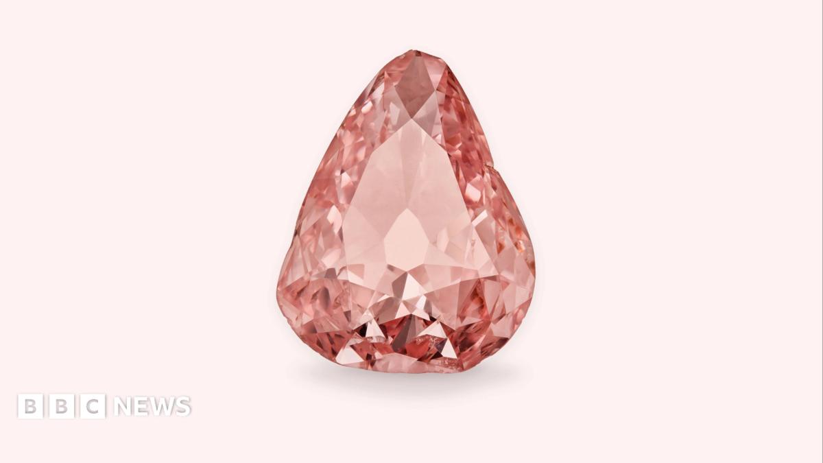 Uncommon pink diamond goes on show in France 100 years after novice heist