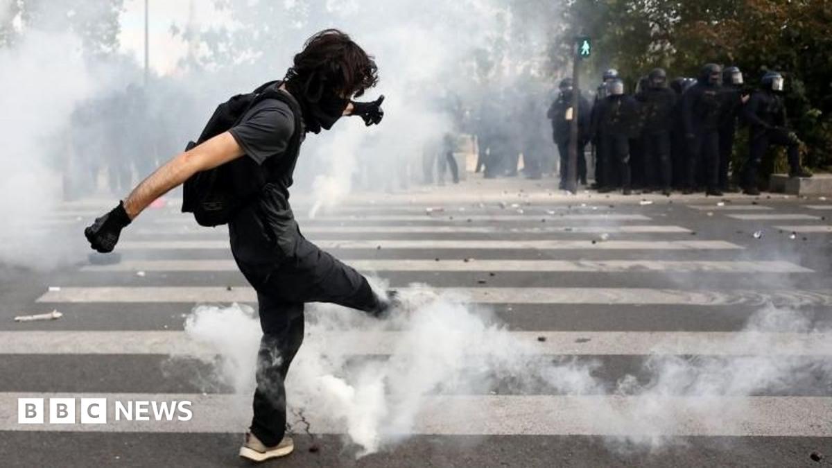 Tear fuel in Paris and Marseille as college protests unfold and develop throughout France