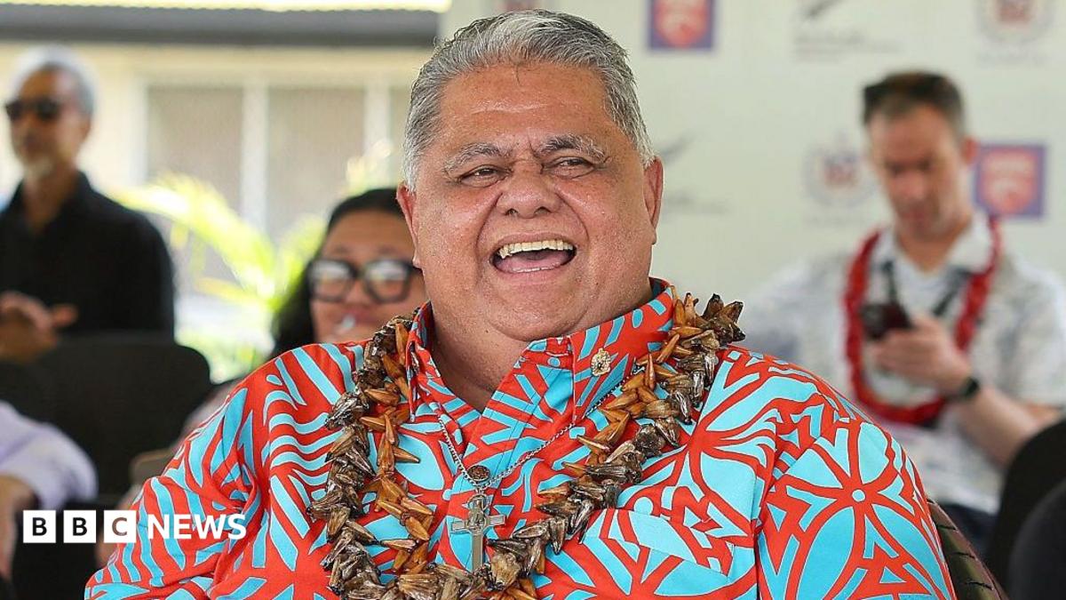 Samoa chief apologises for Nazi salute after video from 2007 emerges