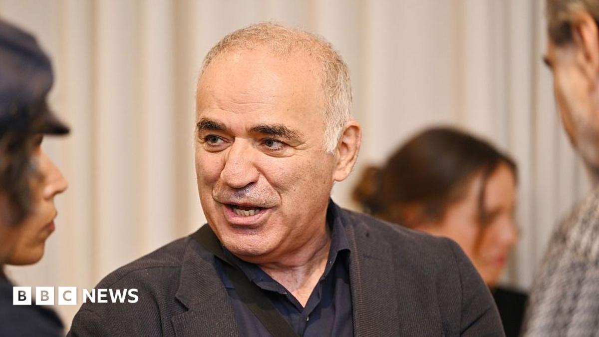 Russian dissident Garry Kasparov says US warned him of hazard to his life