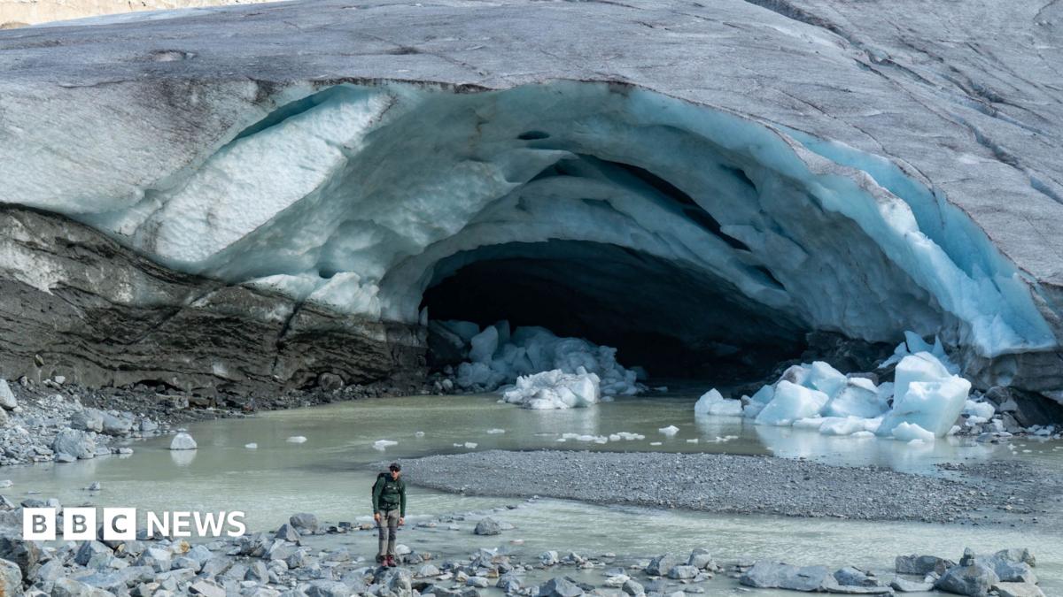 Swiss glaciers endure ‘disastrous’ 12 months of ice loss